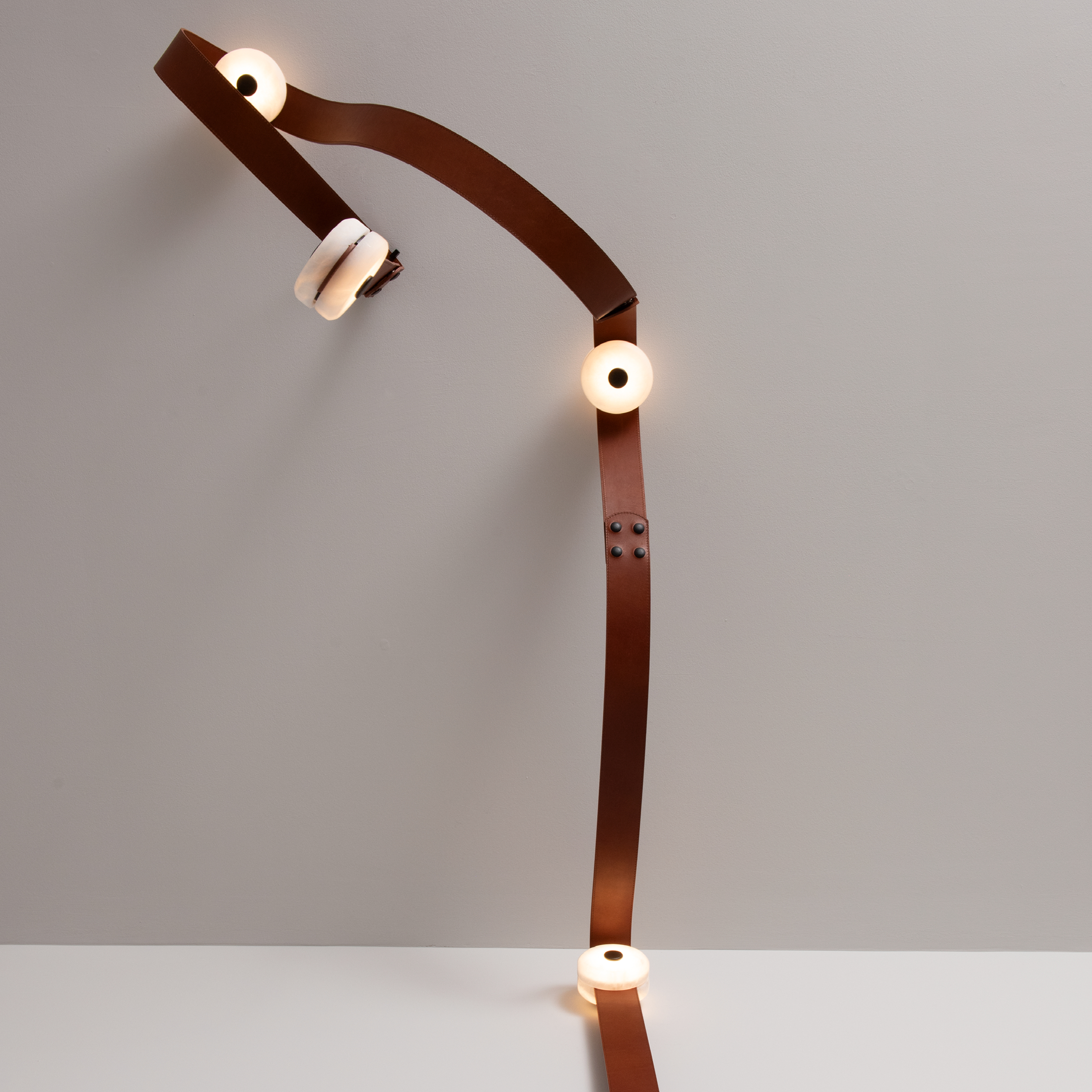 SNAPS Floor-to-Ceiling Plug-in LED Lamp